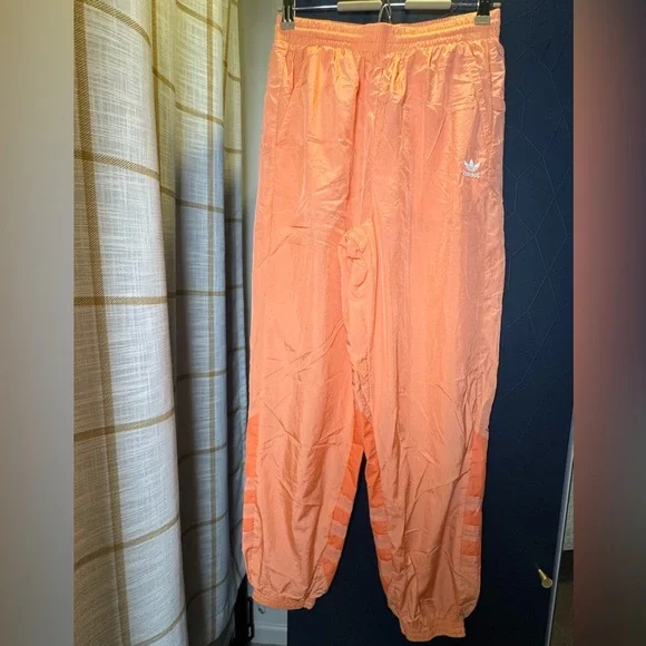 Women’s Adidas Orginals Large Logo track pants - Picture 5 of 8